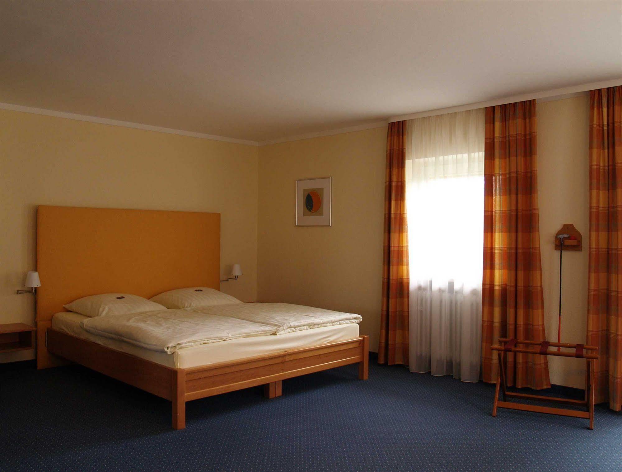 מלון ברנאו אם כימסי Farbinger Hof מראה חיצוני תמונה
